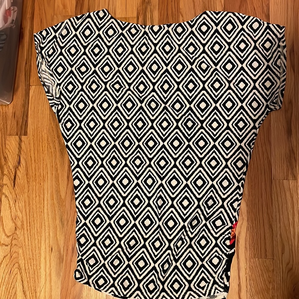 Carmen Marc Valvo onepiece bathing suit size medium and matching coverup/shirt. - Picture 8 of 8